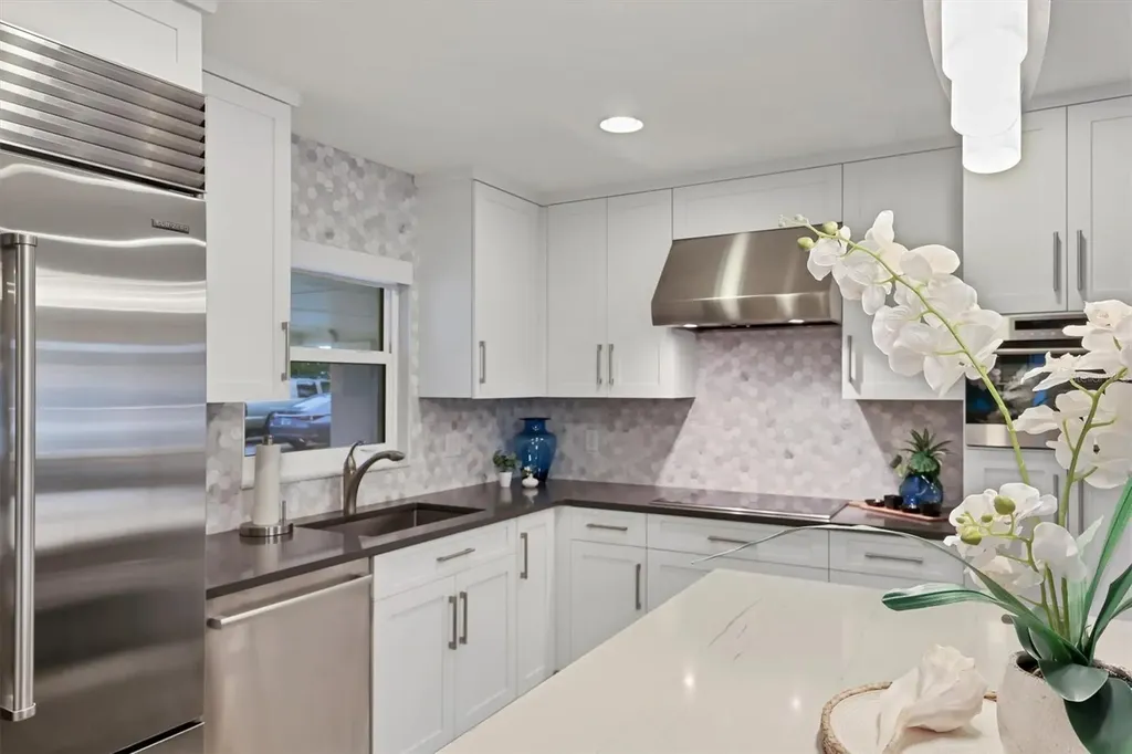 1900 Benjamin Franklin Drive Sarasota FL 34236