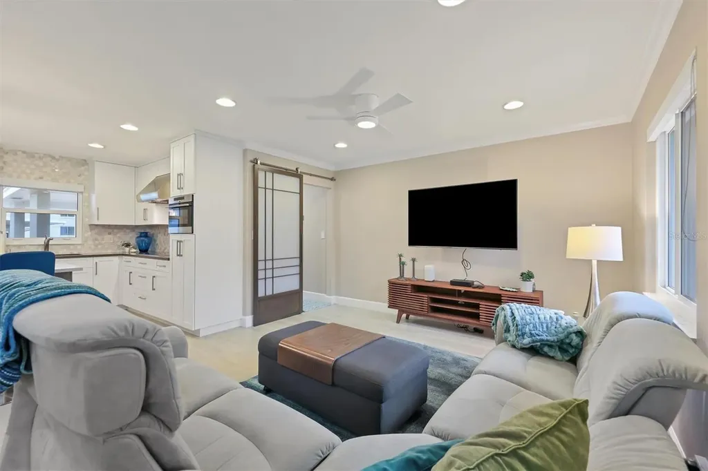 1900 Benjamin Franklin Drive Sarasota FL 34236