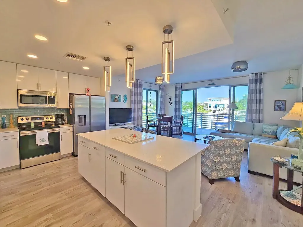 1709 N Tamiami Trail Sarasota FL 34234