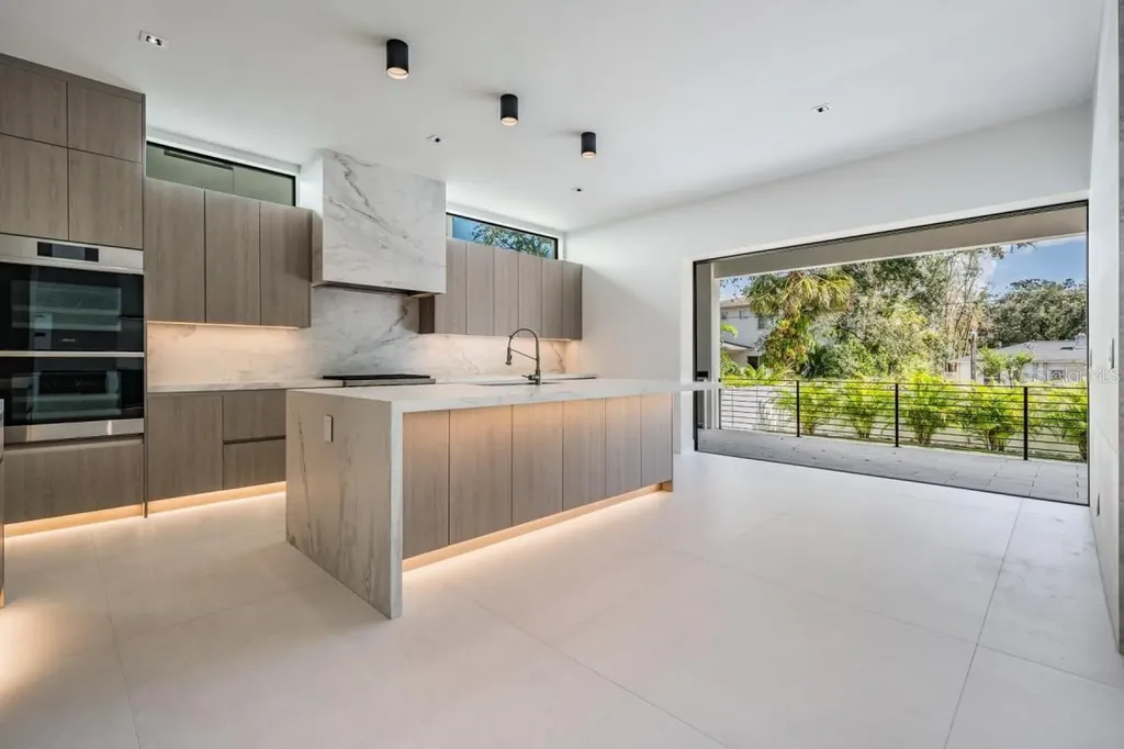 214 S Renellie Drive Tampa FL 33609