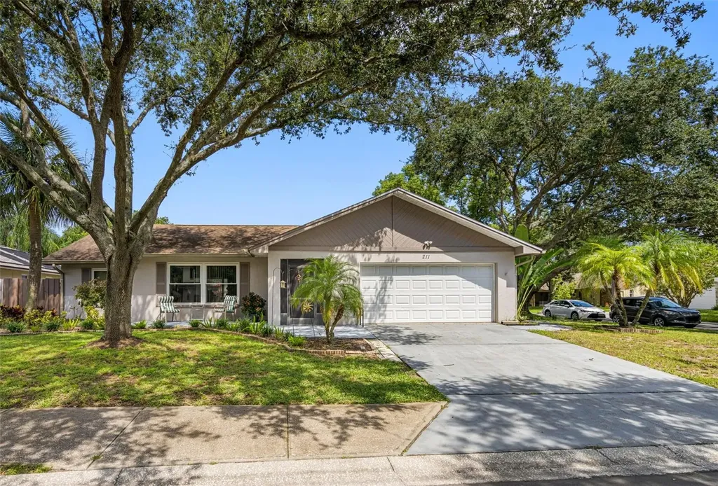 211 Woodland Court Safety Harbor FL 34695