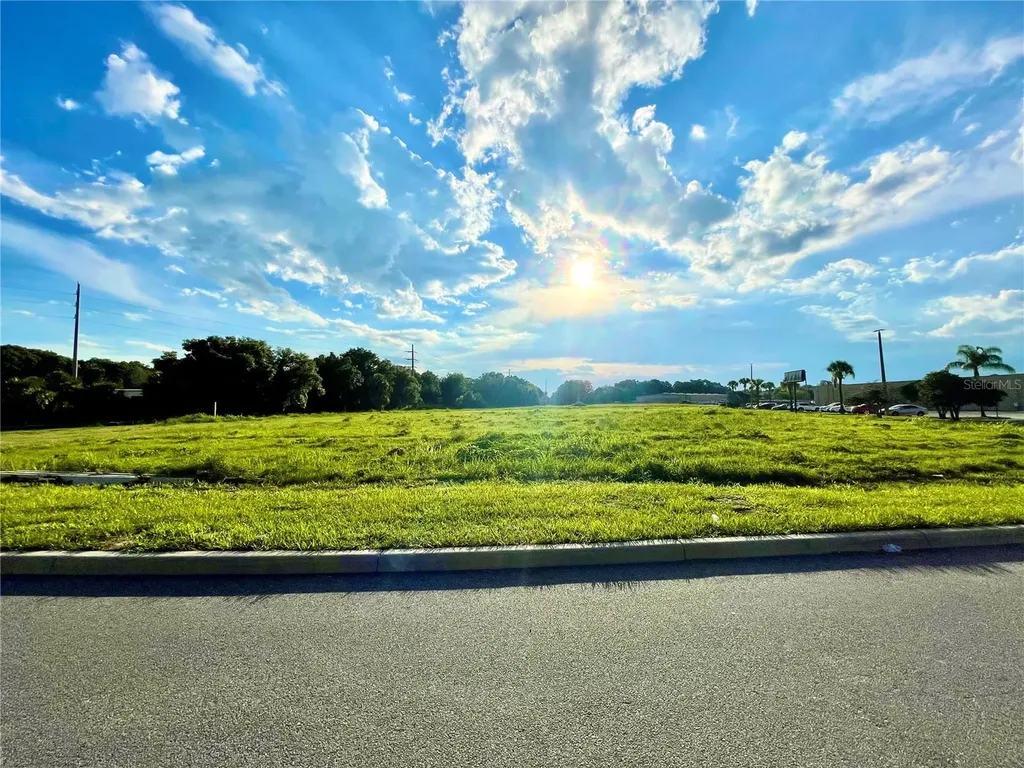 729 N 14th Street / Us Highway 27 Leesburg FL 34748