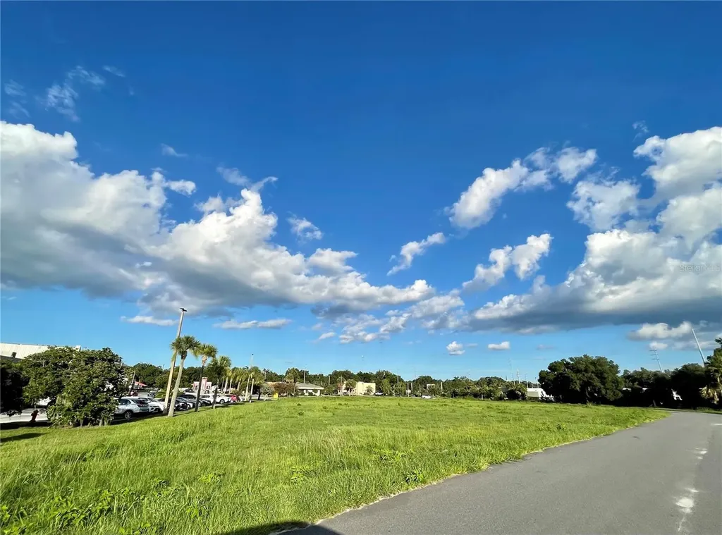 729 N 14th Street / Us Highway 27 Leesburg FL 34748