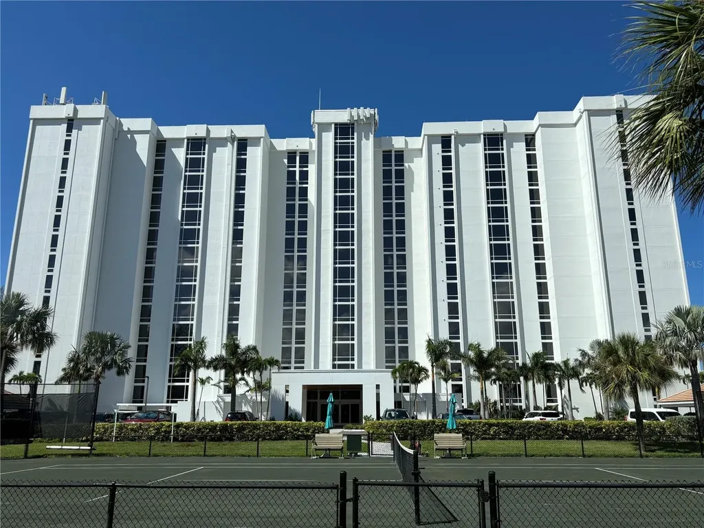 2425 Gulf Of Mexico Drive Longboat Key FL 34228