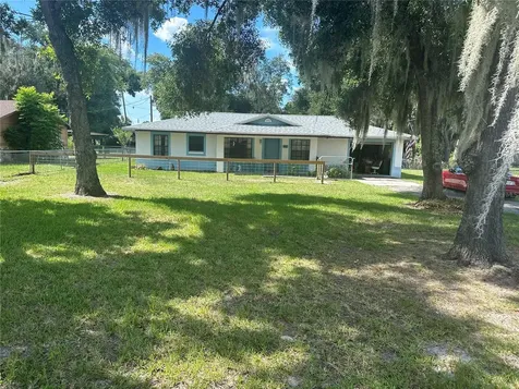 1276 Cr 443 Lake Panasoffkee FL 33538