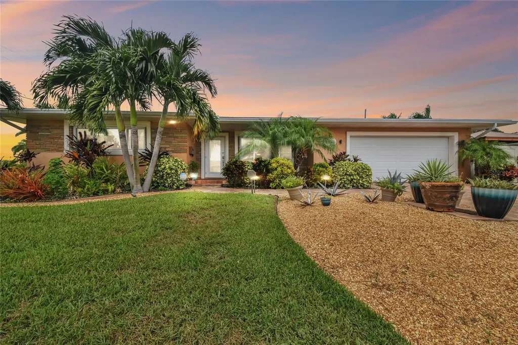 2200 W Bay Isle Drive SE St Petersburg FL 33705