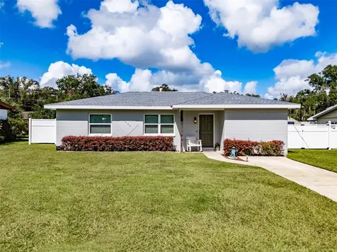 1009 N Palm Drive Plant City FL 33563