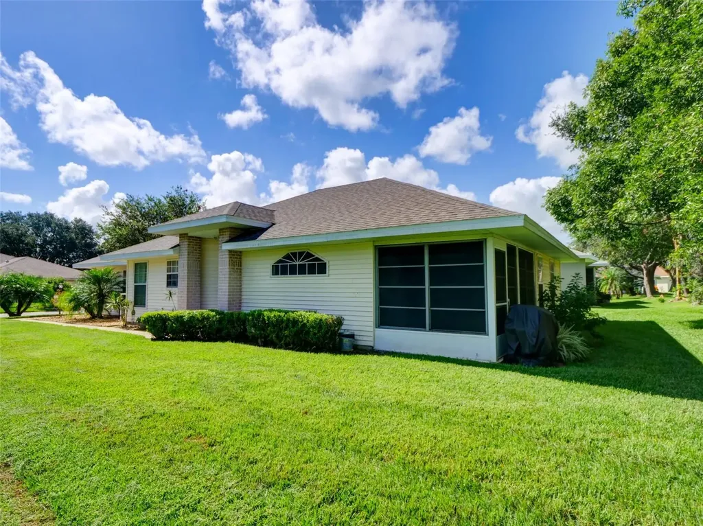 21945 King Henry Avenue Leesburg FL 34748