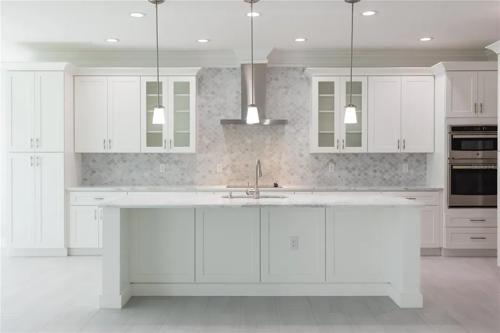 5240 Willow Lake Court Sarasota FL 34233