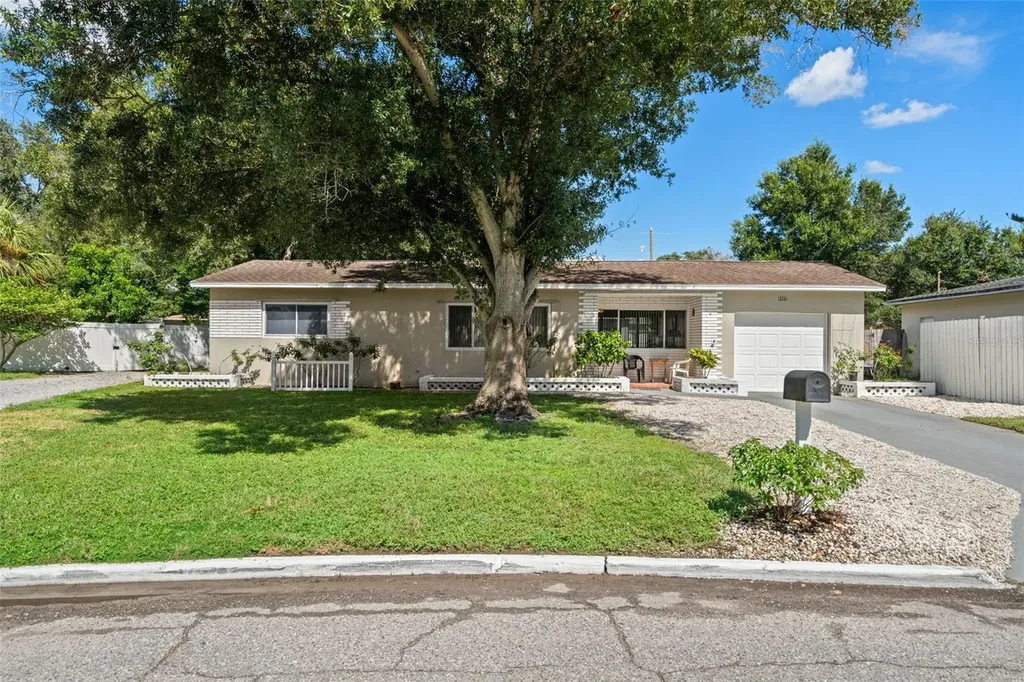 4497 58th Way N St Petersburg FL 33709