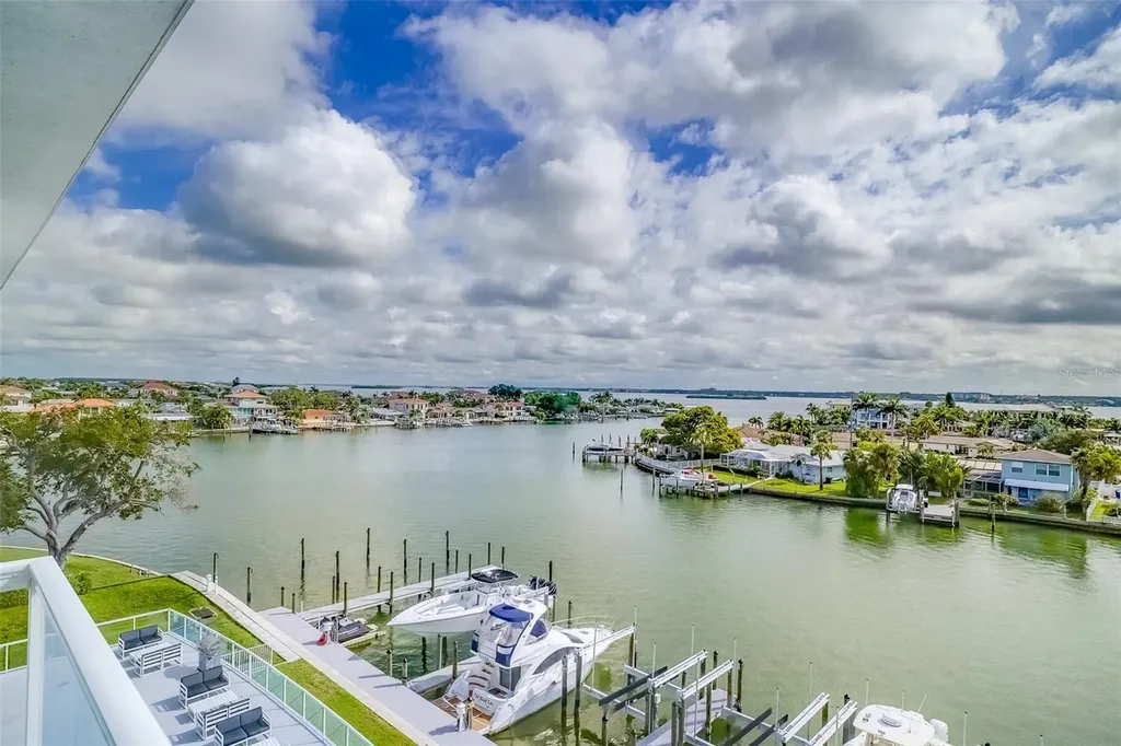 415 Island Way Clearwater FL 33767