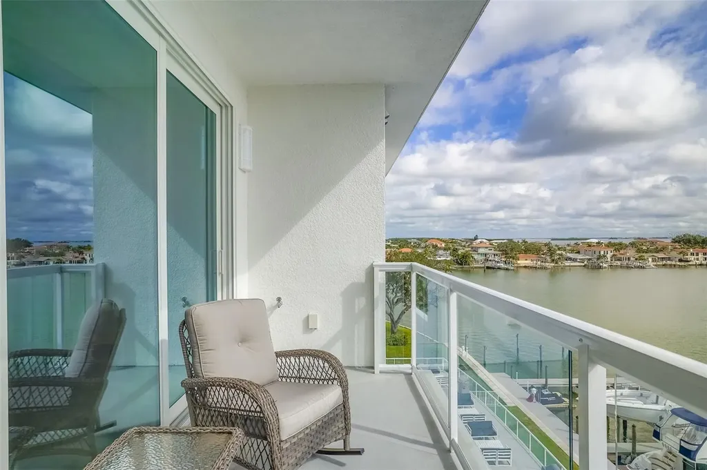 415 Island Way Clearwater FL 33767
