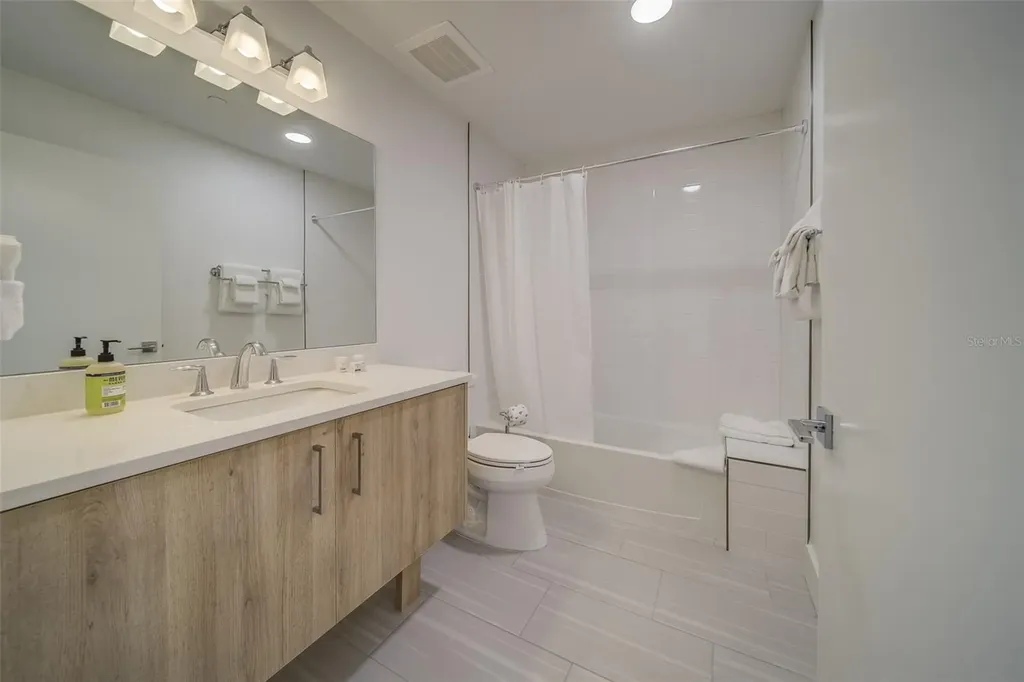 415 Island Way Clearwater FL 33767