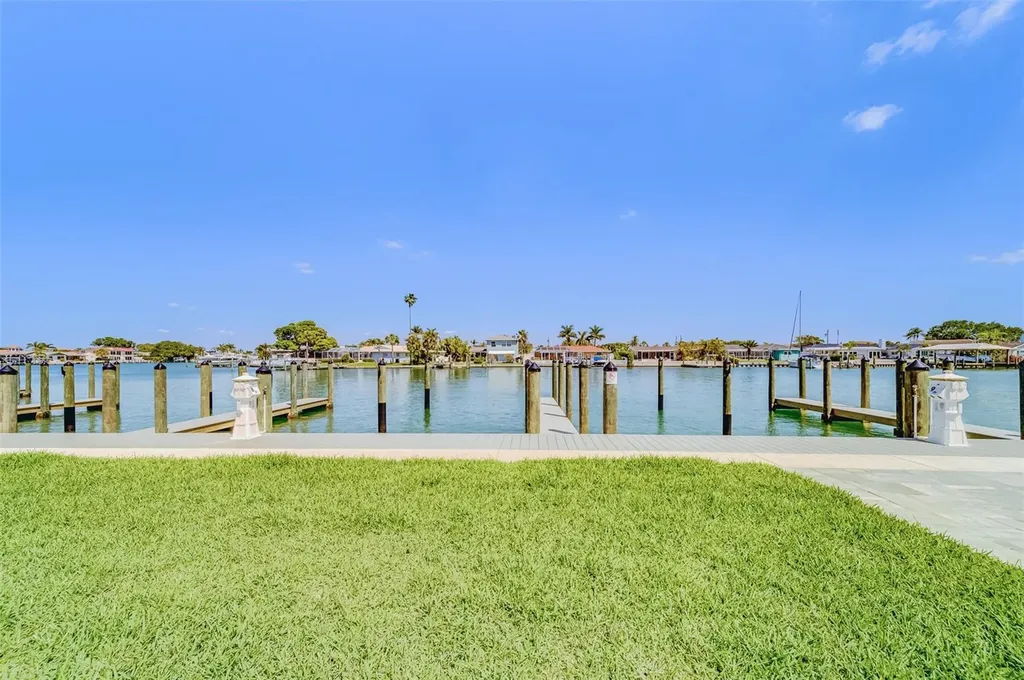 415 Island Way Clearwater FL 33767