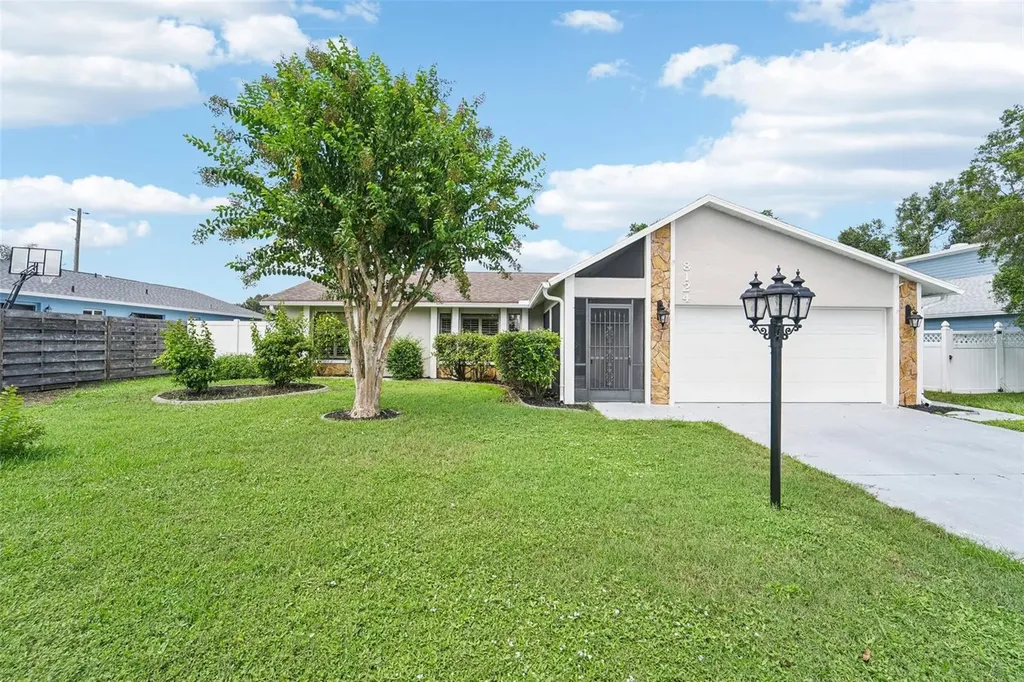 8124 Glenbrooke Place Sarasota FL 34243