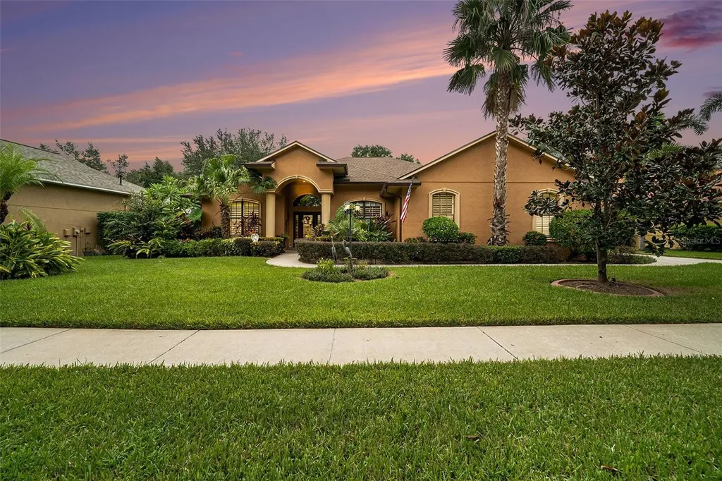 824 Citrus Wood Lane Valrico FL 33594