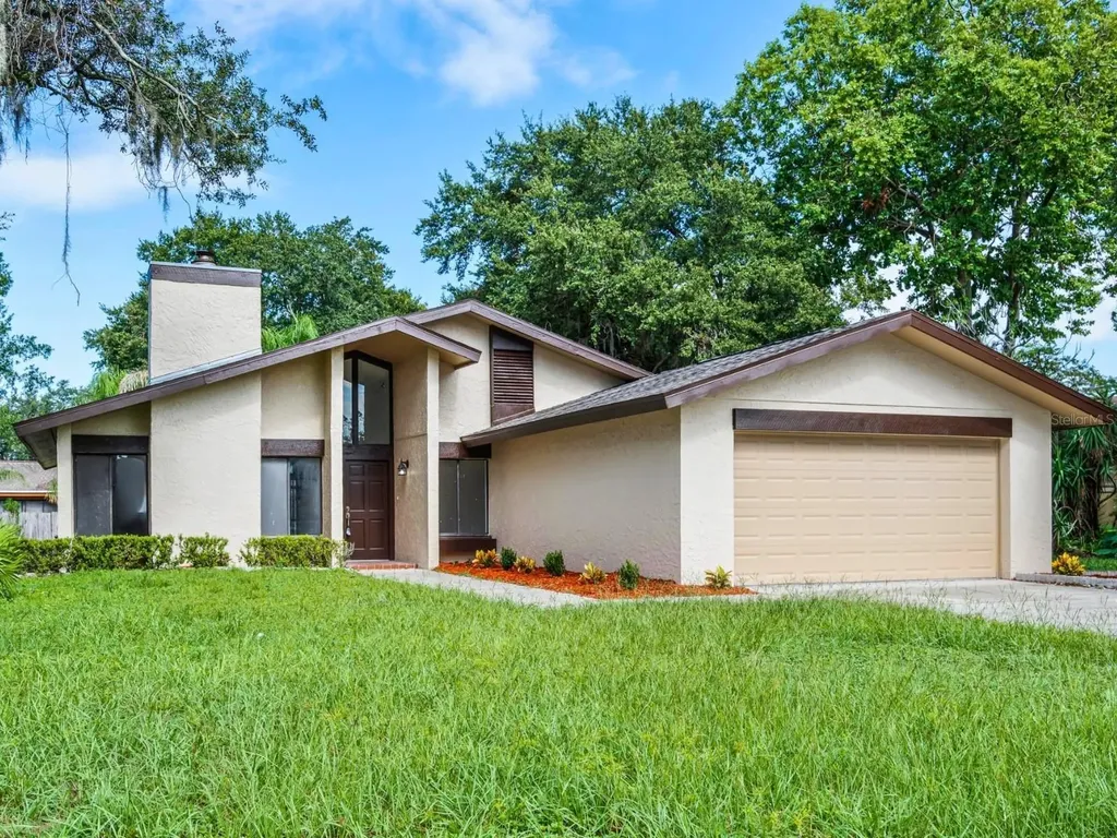 2107 Elmwood Court Plant City FL 33563