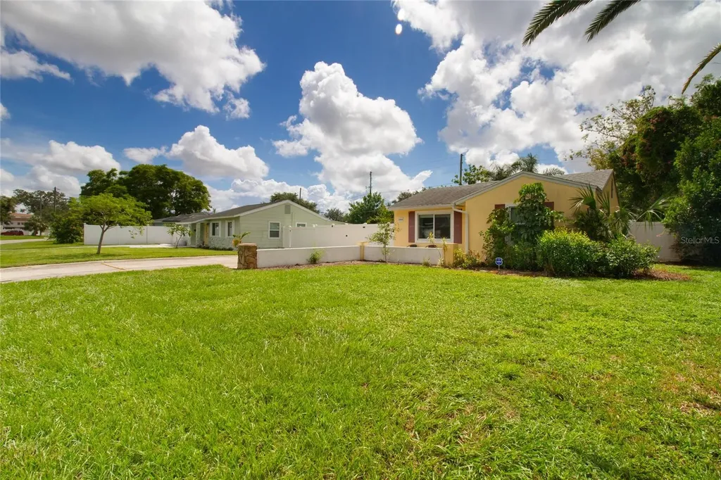 5914 13th Avenue N St Petersburg FL 33710