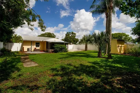 5914 13th Avenue N St Petersburg FL 33710
