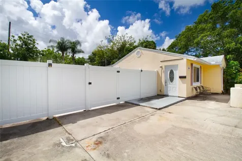 5914 13th Avenue N St Petersburg FL 33710