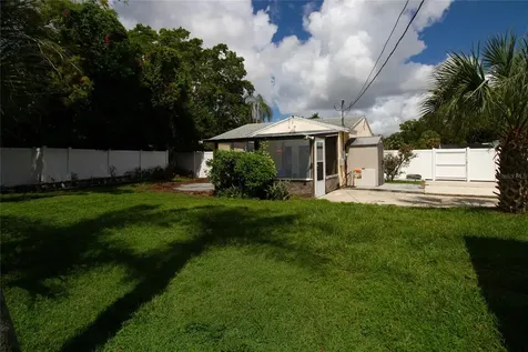 5914 13th Avenue N St Petersburg FL 33710