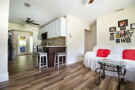 5914 13th Avenue N St Petersburg FL 33710