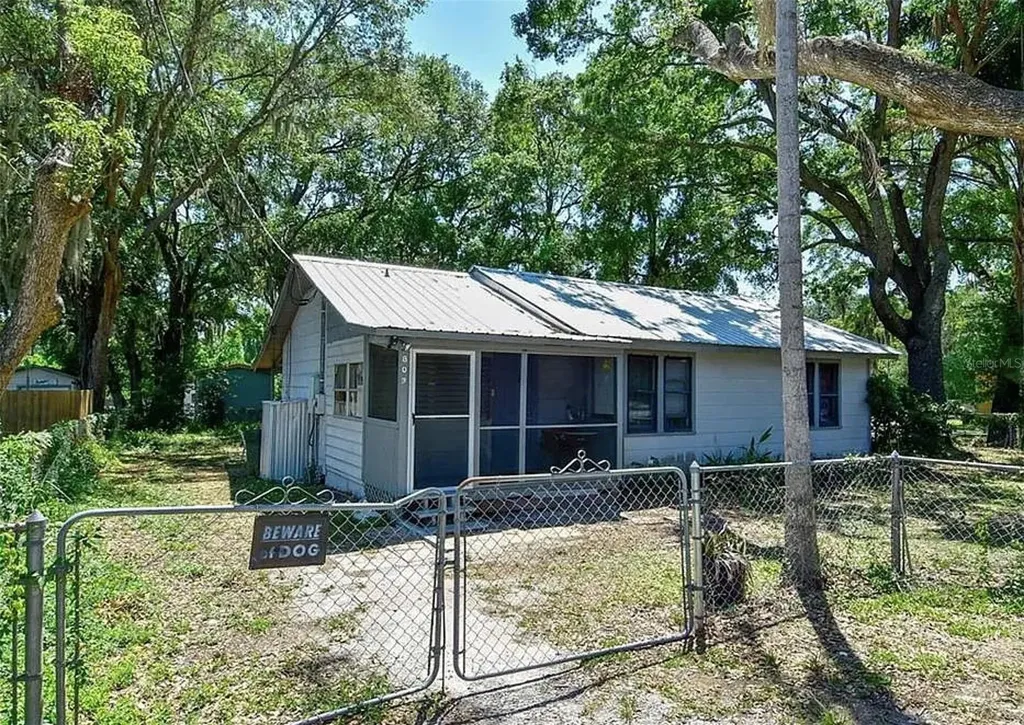 809 W Saunders Street Plant City FL 33563