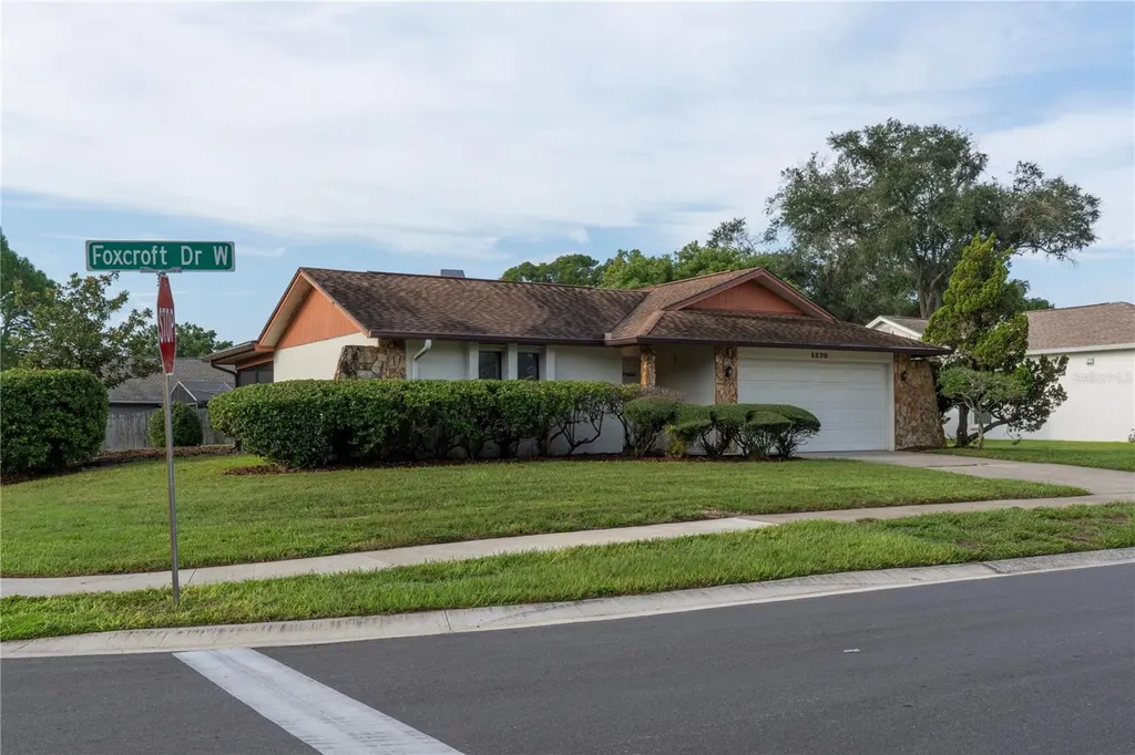 1570 Foxcroft Dr W Palm Harbor FL 34683