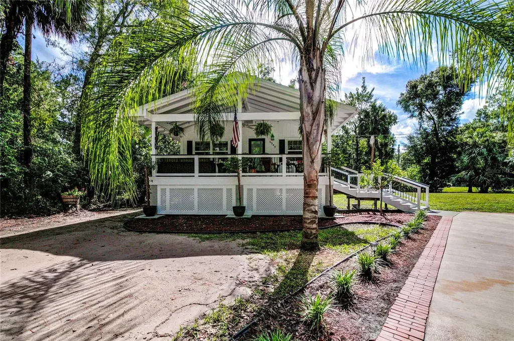 5549 S Chamberlain Pool Avenue Homosassa FL 34448
