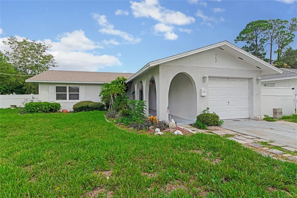 562 10th Street Daytona Beach FL 32117