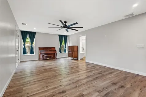 2801 56th Lane N St Petersburg FL 33710