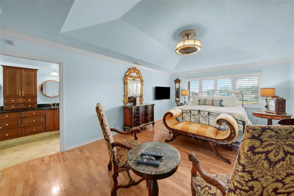1661 Watermark Circle NE St Petersburg FL 33702
