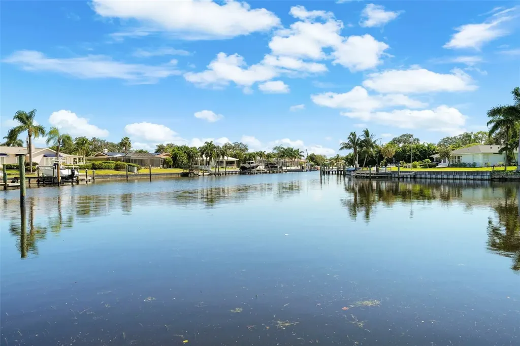 1661 Watermark Circle NE St Petersburg FL 33702