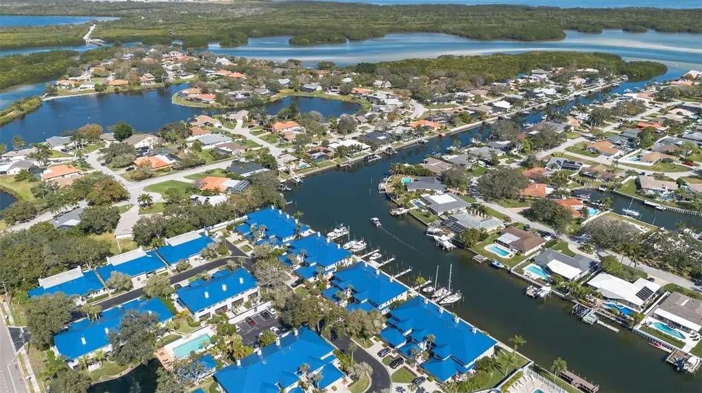 1661 Watermark Circle NE St Petersburg FL 33702