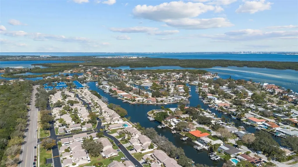1661 Watermark Circle NE St Petersburg FL 33702