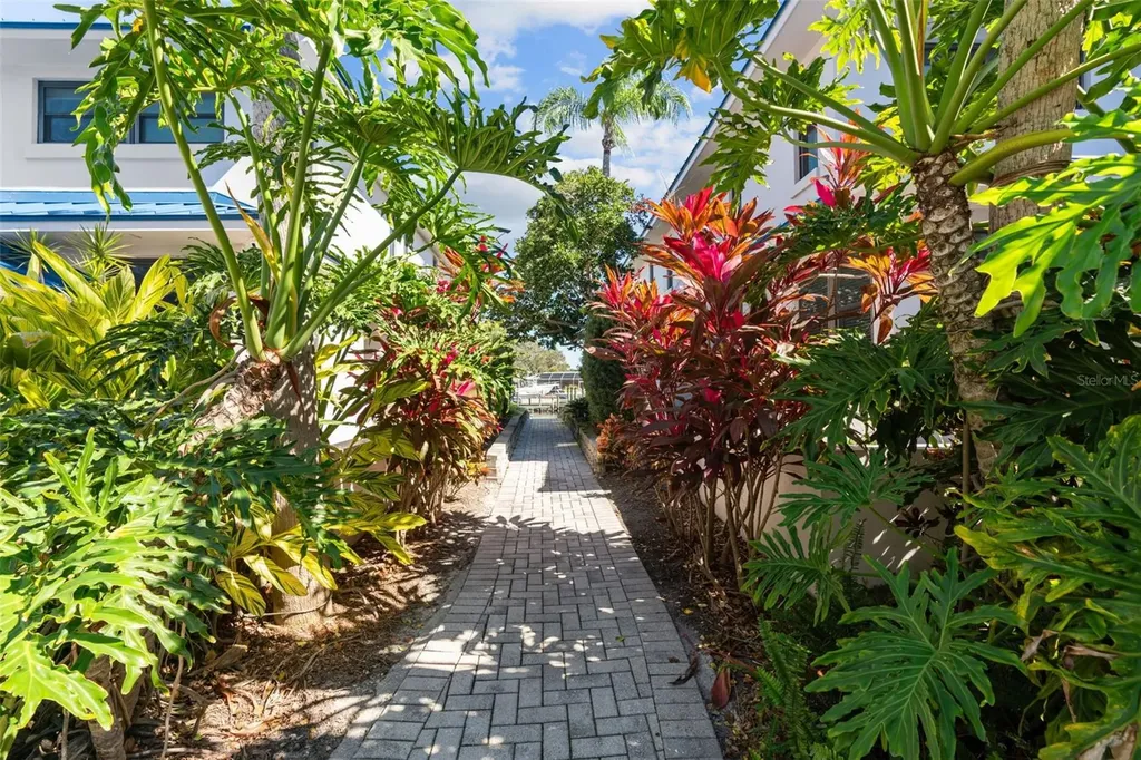 1661 Watermark Circle NE St Petersburg FL 33702