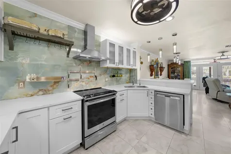 1661 Watermark Circle NE St Petersburg FL 33702