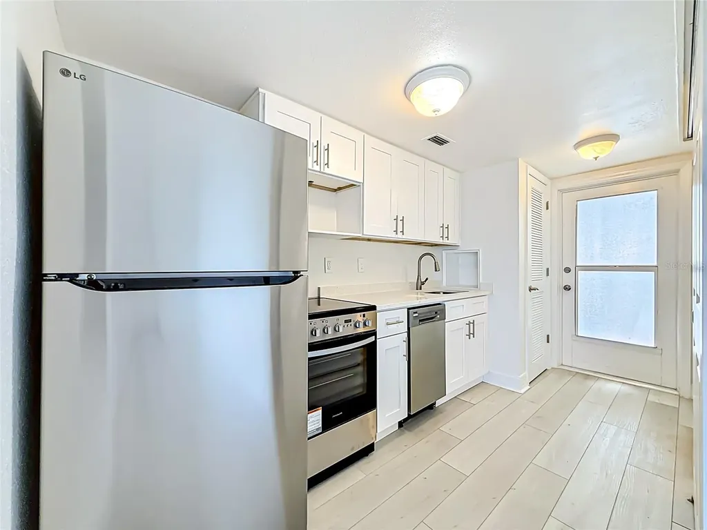 2570 Gary Circle Dunedin FL 34698