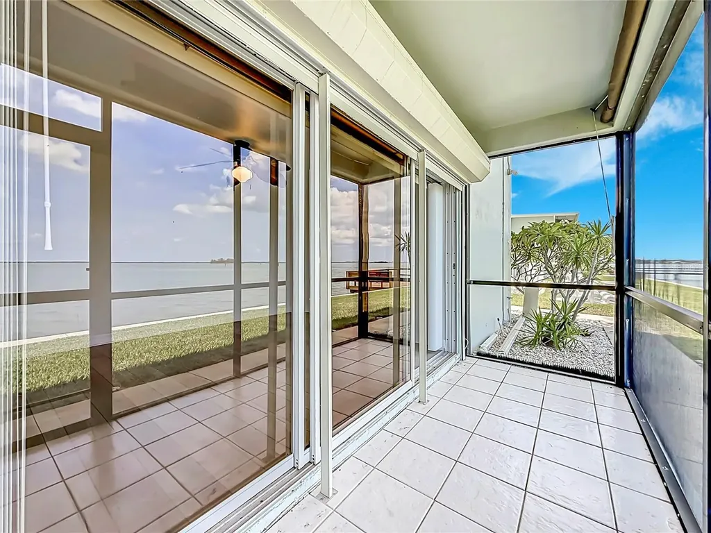 2570 Gary Circle Dunedin FL 34698
