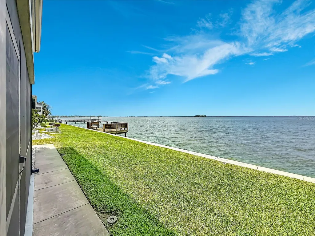2570 Gary Circle Dunedin FL 34698