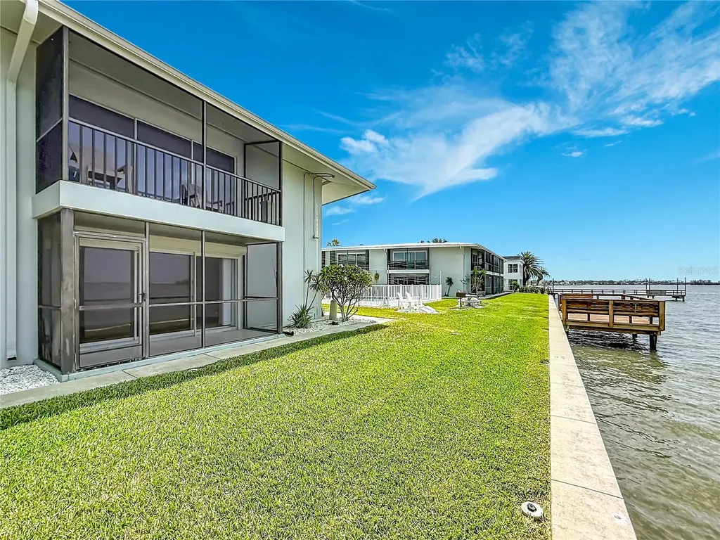 2570 Gary Circle Dunedin FL 34698