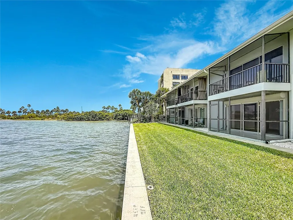 2570 Gary Circle Dunedin FL 34698