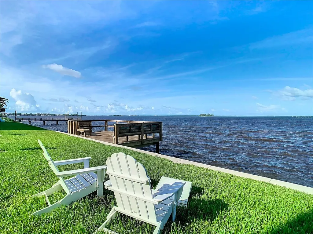 2570 Gary Circle Dunedin FL 34698