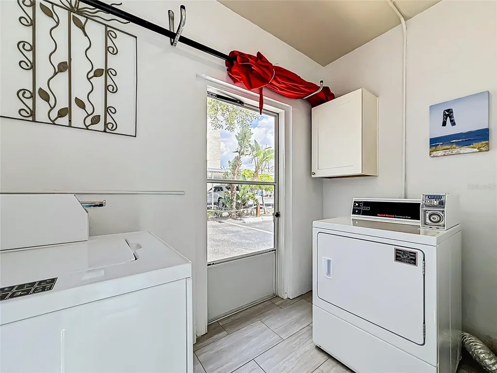 2570 Gary Circle Dunedin FL 34698
