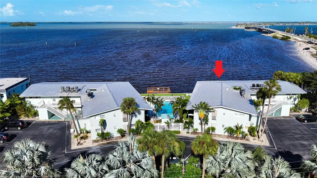 2570 Gary Circle Dunedin FL 34698