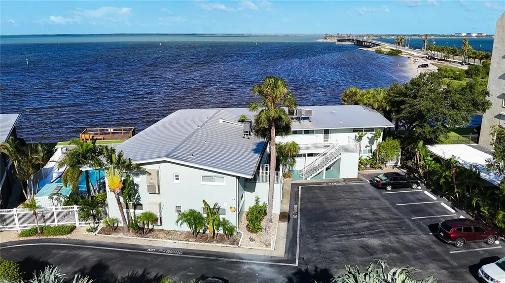 2570 Gary Circle Dunedin FL 34698