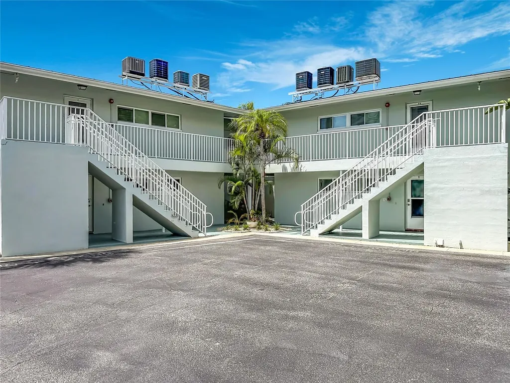 2570 Gary Circle Dunedin FL 34698
