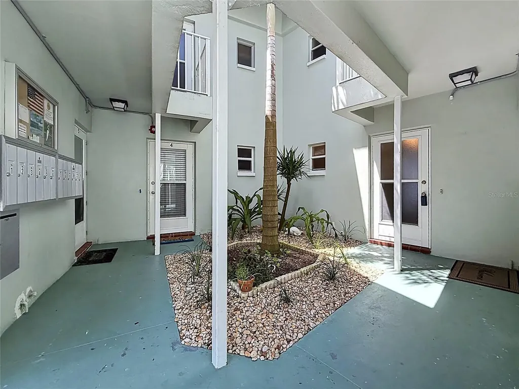 2570 Gary Circle Dunedin FL 34698