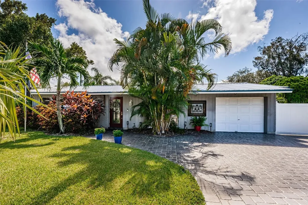 13406 Ridgeland Drive Seminole FL 33776