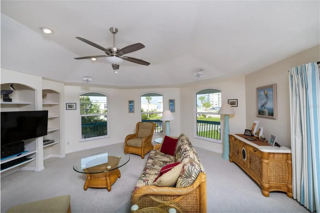 320 Due East Street New Smyrna Beach FL 32169